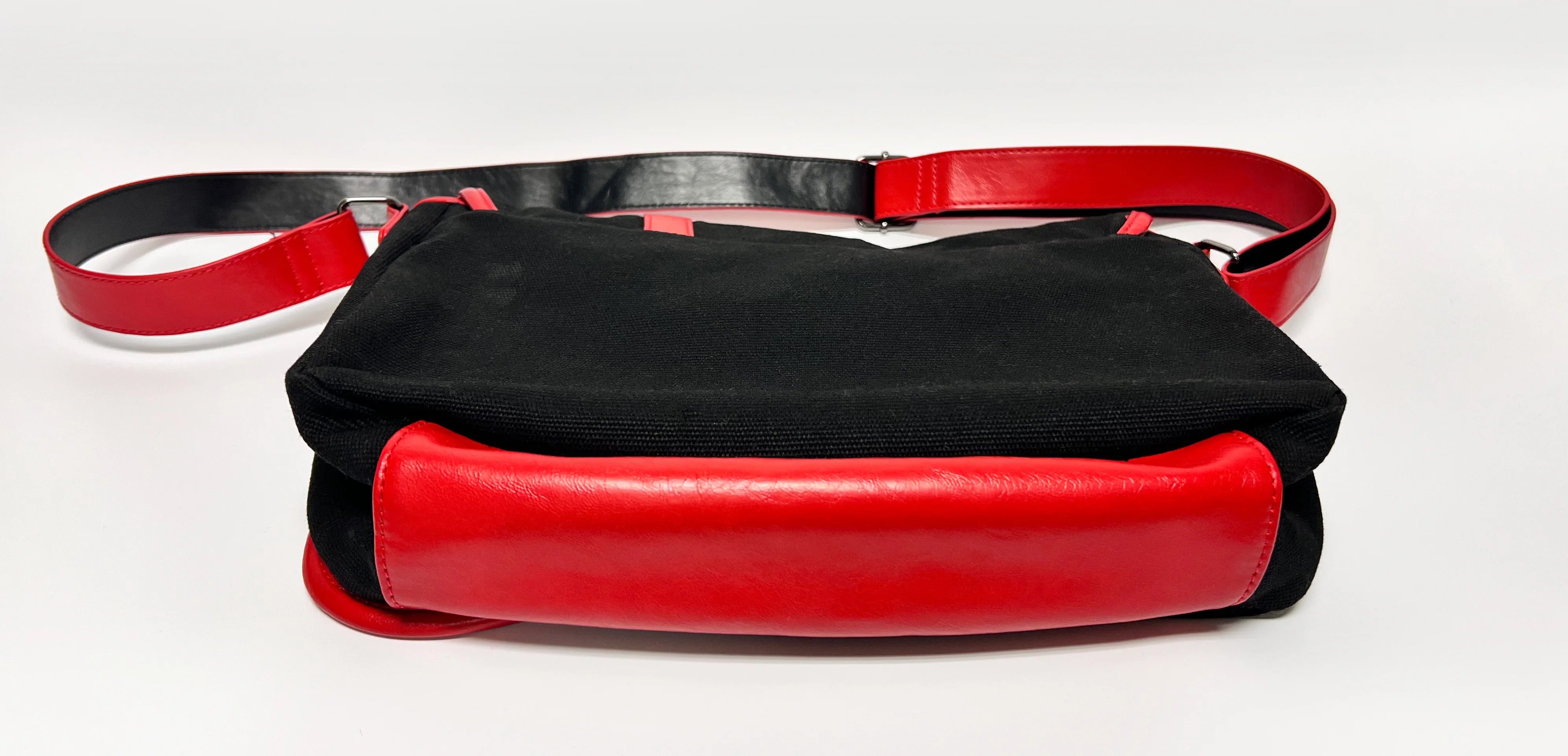 Jared Padalecki Moose Messenger Bag - Image 4